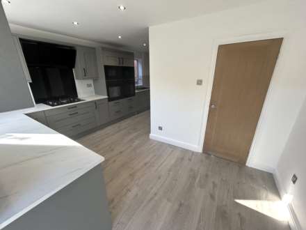 237 Broadway, Chadderton, OL9 8RR, Image 11