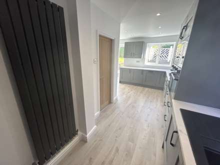 237 Broadway, Chadderton, OL9 8RR, Image 12