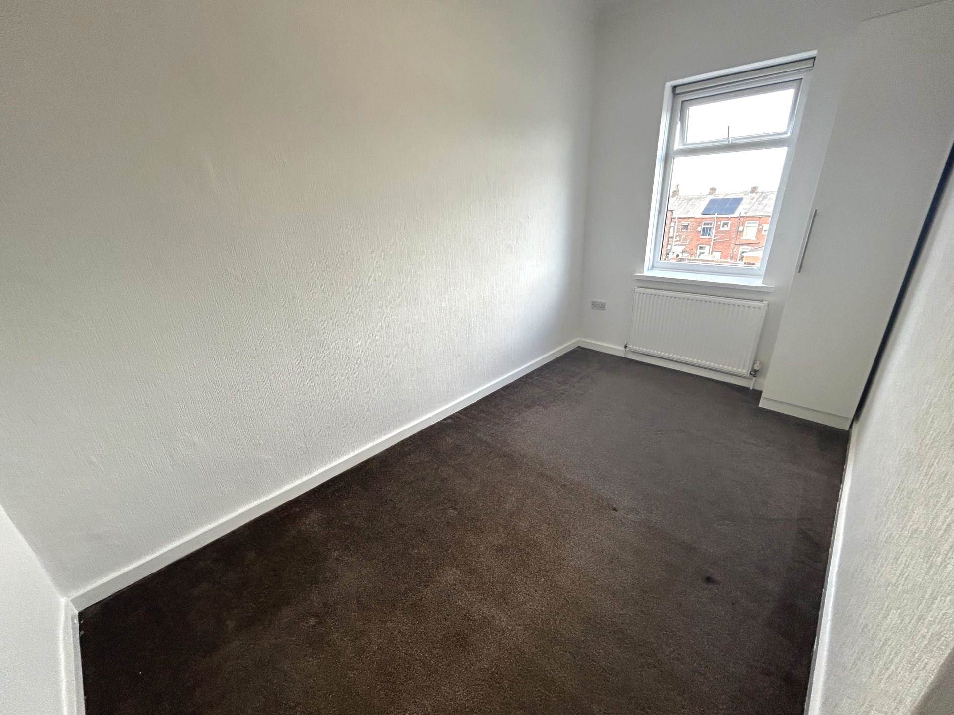 18 Bredbury Street, Chadderton, OL9 8QW, Image 14