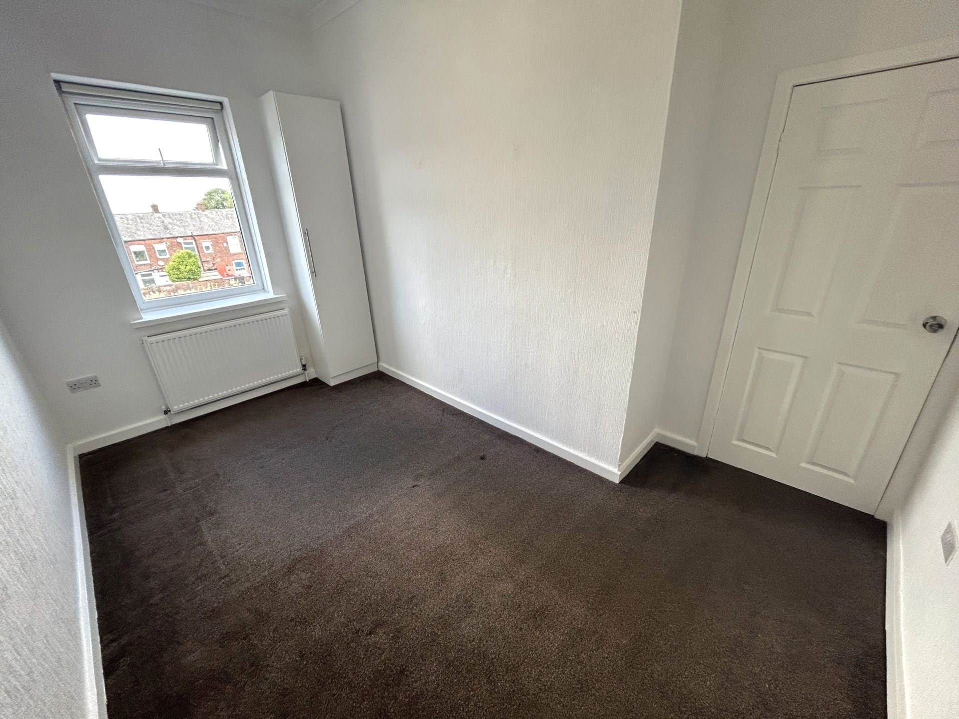 18 Bredbury Street, Chadderton, OL9 8QW, Image 15