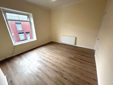 18 Bredbury Street, Chadderton, OL9 8QW, Image 11