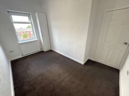 18 Bredbury Street, Chadderton, OL9 8QW, Image 15