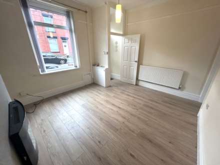 18 Bredbury Street, Chadderton, OL9 8QW, Image 6