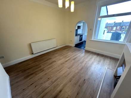 18 Bredbury Street, Chadderton, OL9 8QW, Image 9