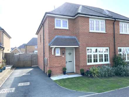 3 Bedroom Semi-Detached, 3 Rupert Court, Oldham, OL9 9FT
