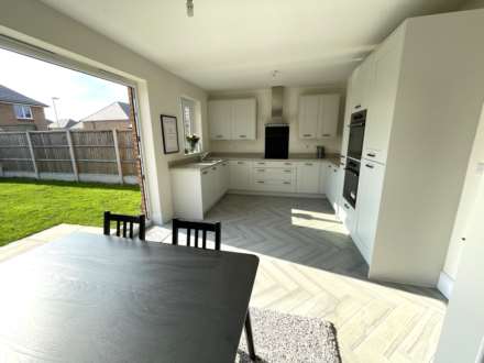 3 Rupert Court, Oldham, OL9 9FT, Image 8