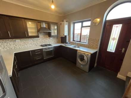 445 Foxdenton Lane, Chadderton, OL9 9QS, Image 4