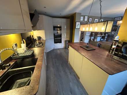83 Cathedral Road, Oldham, Image 12
