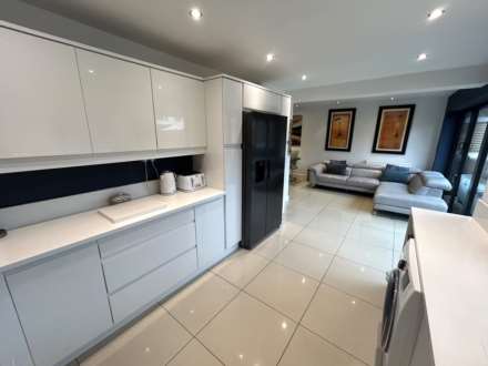 81 Hereford Way, Manchester, M24 2NN, Image 10