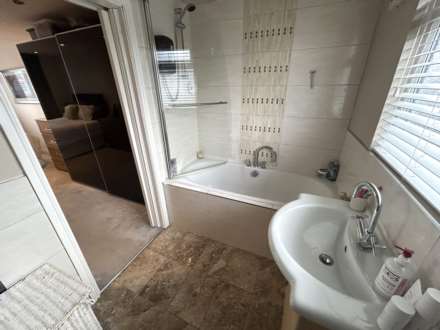 81 Hereford Way, Manchester, M24 2NN, Image 15