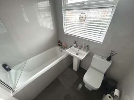 81 Hereford Way, Manchester, M24 2NN, Image 23