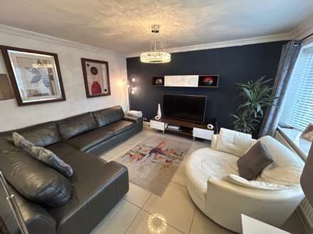 81 Hereford Way, Manchester, M24 2NN, Image 4