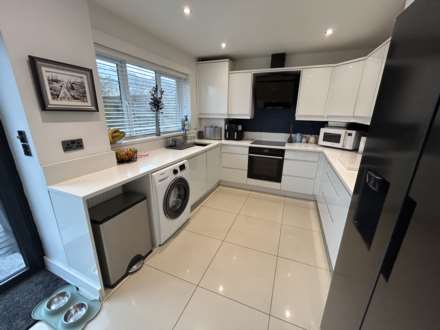 81 Hereford Way, Manchester, M24 2NN, Image 9