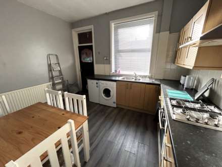 33 Andrew Street, Oldham, OL9 0JT, Image 7
