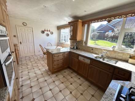 11 Brandwood, Oldham, OL1 2TP, Image 3