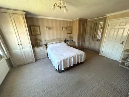 11 Brandwood, Oldham, OL1 2TP, Image 4