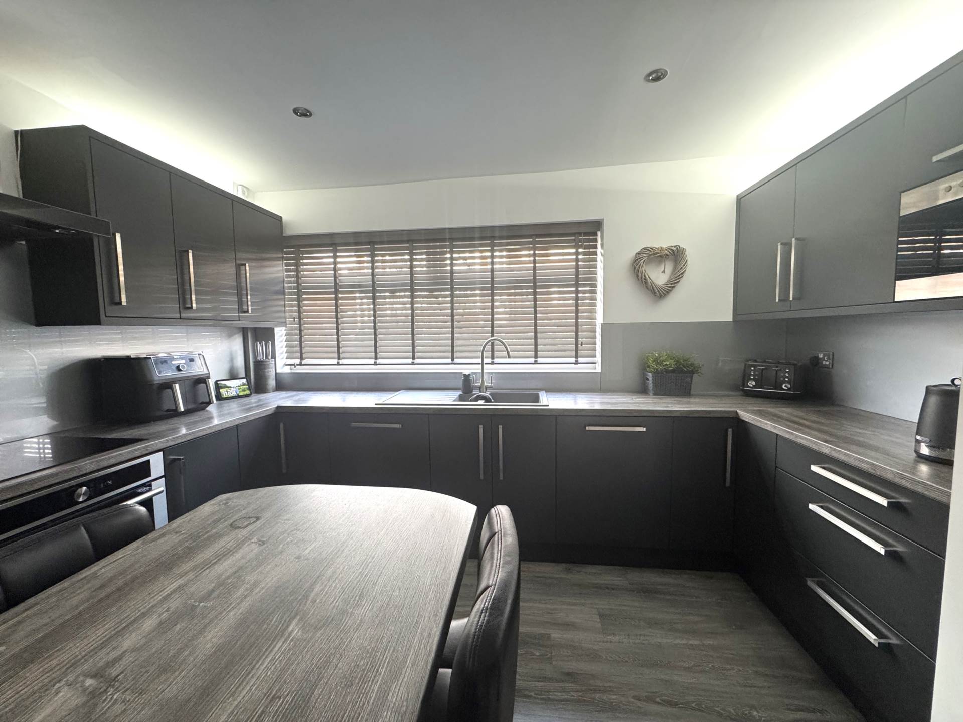 5 Kensington Avenue, Oldham,OL9 0NL, Image 4
