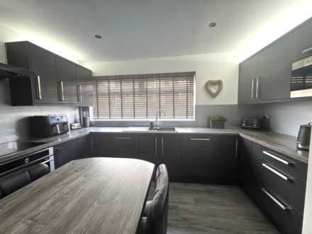 5 Kensington Avenue, Oldham,OL9 0NL, Image 4