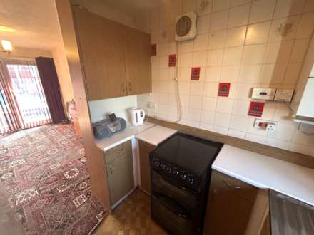 Redwood, Oldham, Image 8