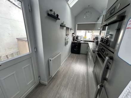 38 Queens Road, Chadderton, OL9 9HS, Image 8