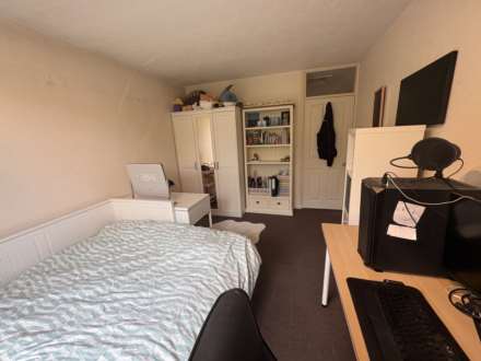 111 Green Lane, Oldham, Image 15