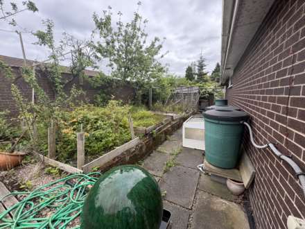 111 Green Lane, Oldham, Image 21