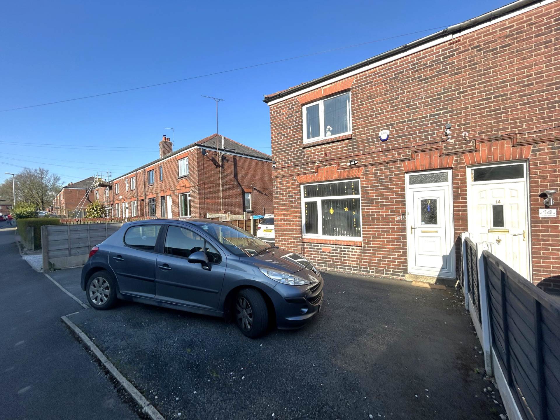 16 Linden Avenue, Oldham, OL4 2EW, Image 1