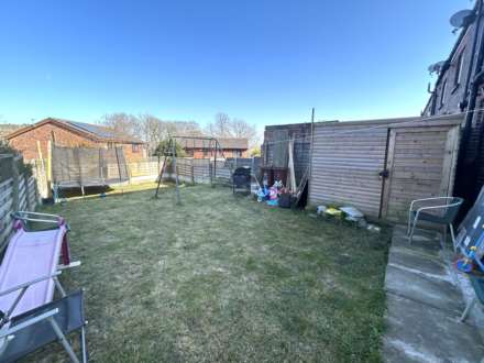 16 Linden Avenue, Oldham, OL4 2EW, Image 2