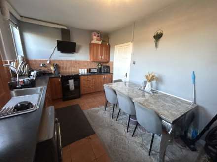 16 Linden Avenue, Oldham, OL4 2EW, Image 3
