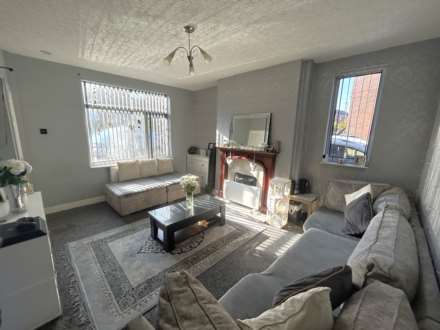 16 Linden Avenue, Oldham, OL4 2EW, Image 4
