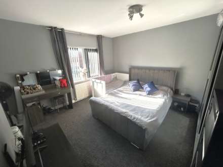 16 Linden Avenue, Oldham, OL4 2EW, Image 9