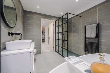 17 Cathedral Road, Chadderton, Image 15