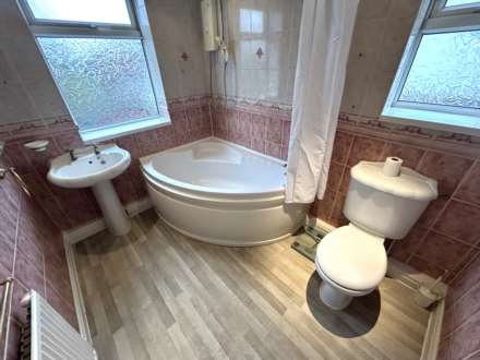 540 Broadway, Chadderton, OL9 9NJ, Image 22