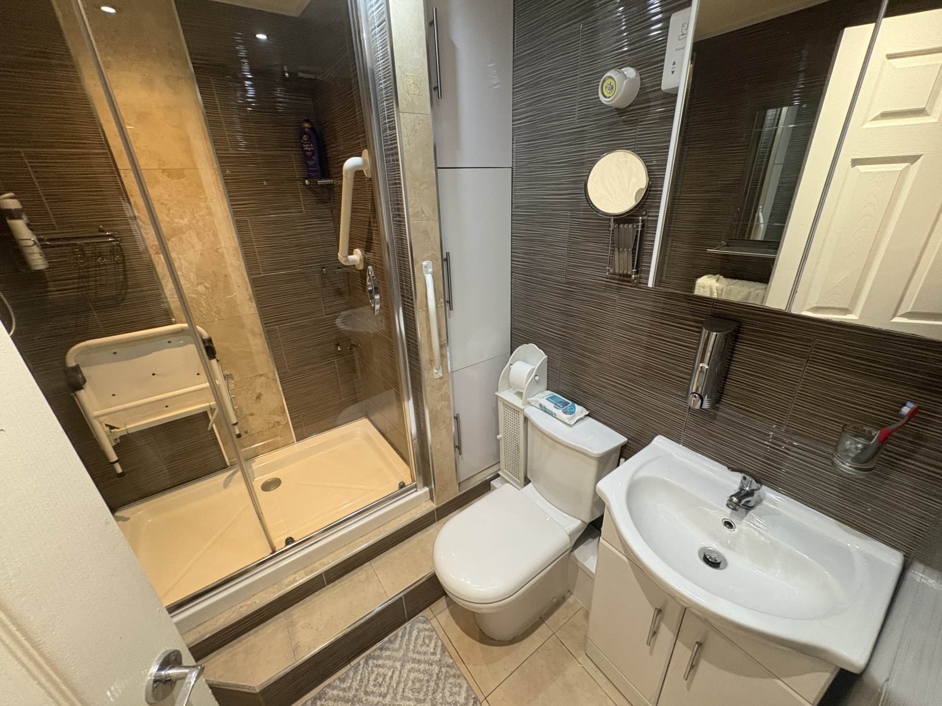 Ilkley Close, Oldham, Image 14