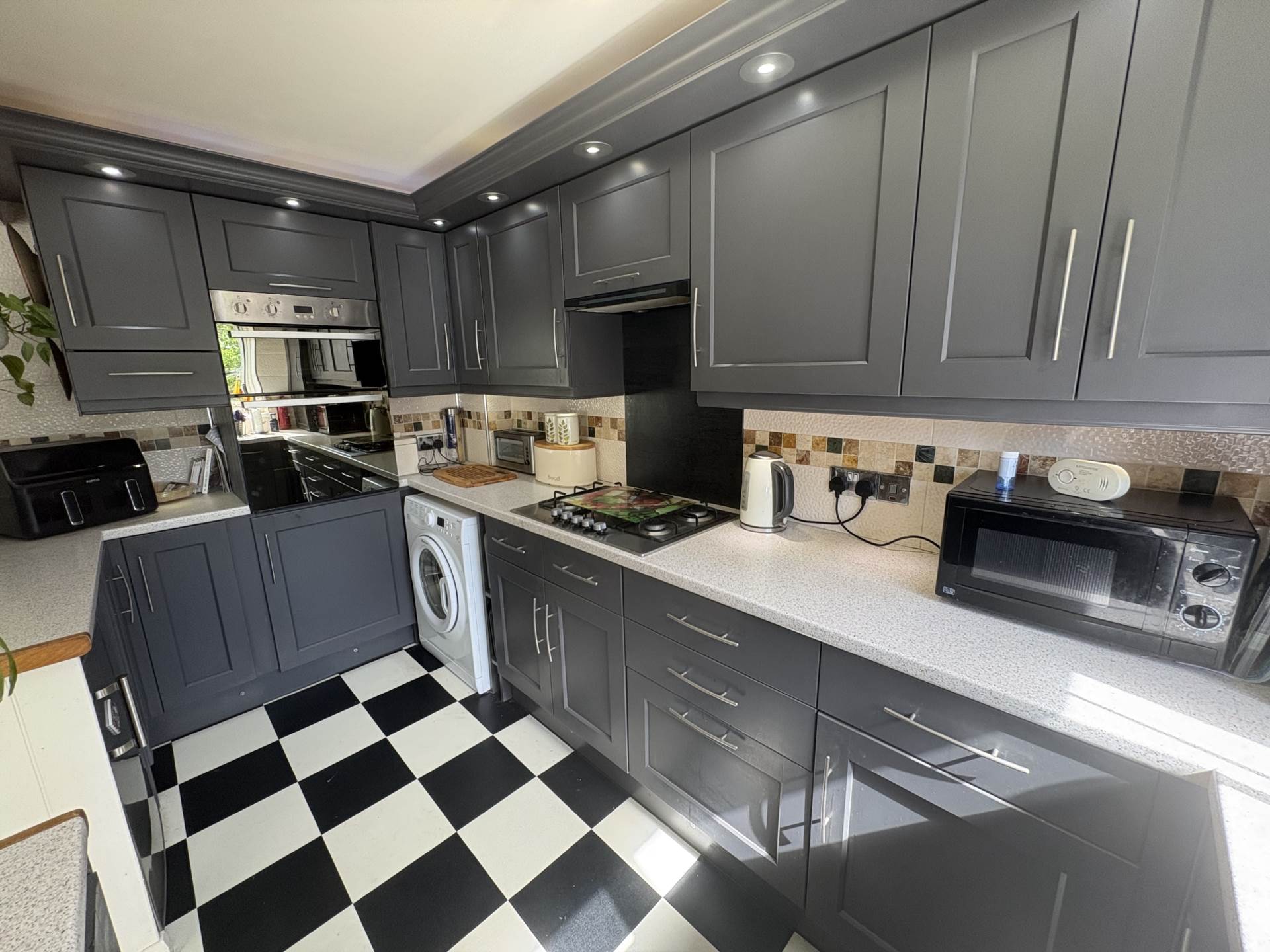 Ilkley Close, Oldham, Image 4