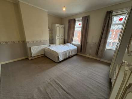 Hillside Avenue, Oldham, Image 15