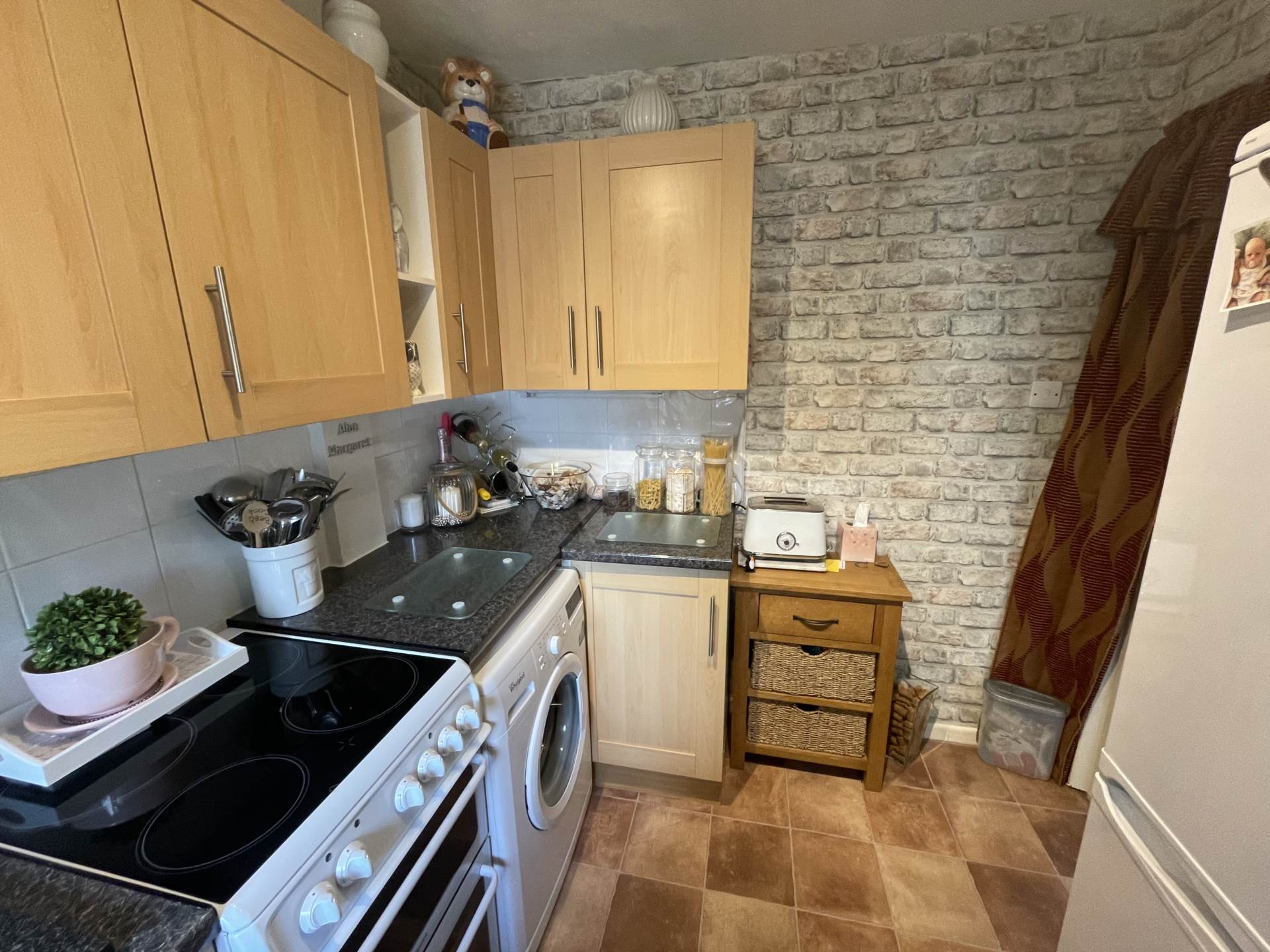 16 Huntingdon Avenue, Chadderton, Oldham, Image 6