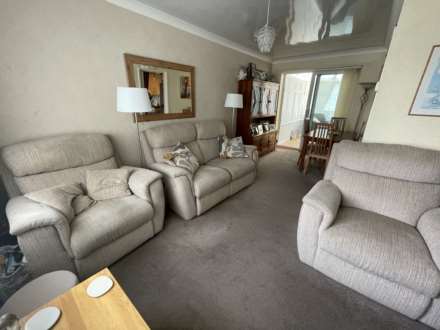 16 Huntingdon Avenue, Chadderton, Oldham, Image 2