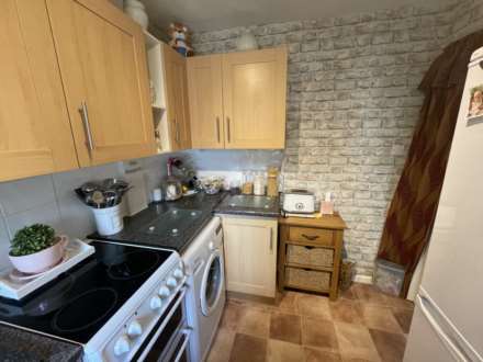 16 Huntingdon Avenue, Chadderton, Oldham, Image 6