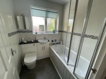 16 Huntingdon Avenue, Chadderton, Oldham, Image 8