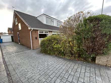 8 Chichester Crescent, Chadderton, OL9 0RW, Oldham, Image 25