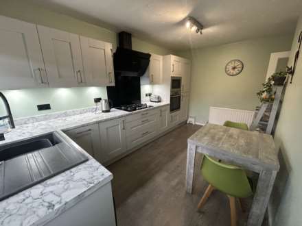 8 Chichester Crescent, Chadderton, OL9 0RW, Oldham, Image 4