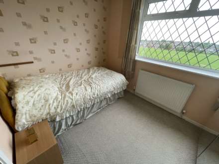 18 Norwich Avenue, Chadderton, OL9 0BA, Image 17