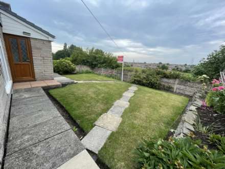 18 Norwich Avenue, Chadderton, OL9 0BA, Image 2