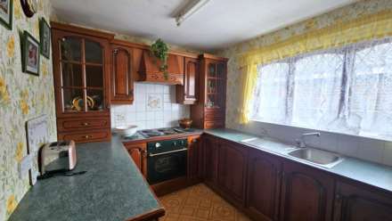 16 Falklend Close, Oldham, OL4 2LQ, Image 12