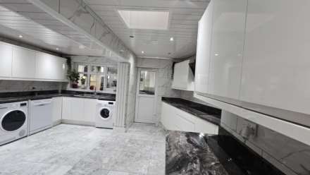 Rowanwood, Oldham, Image 17