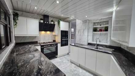 Rowanwood, Oldham, Image 20