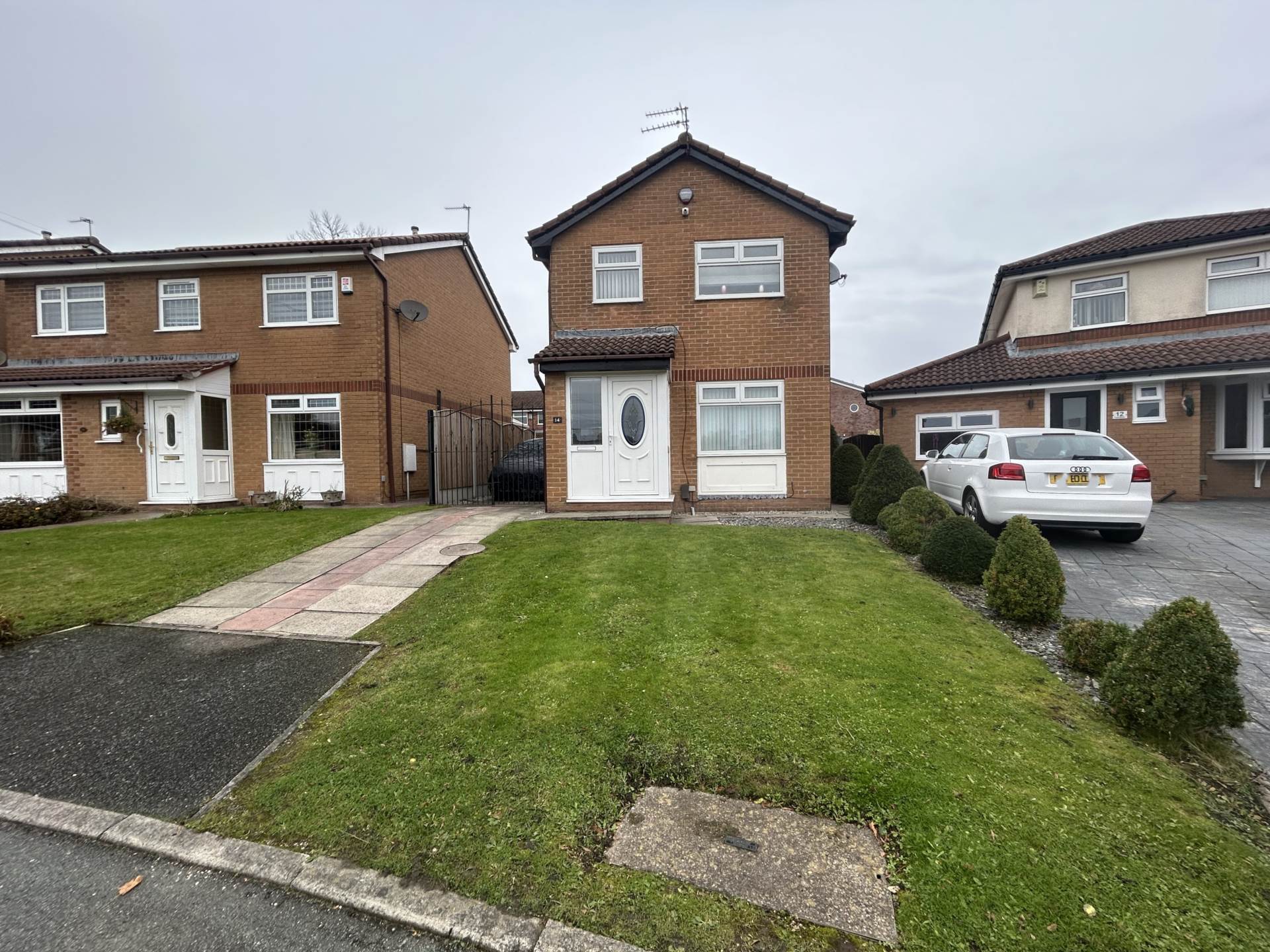 14 Ferndown Avenue, Oldham, OL9 9UR, Image 1