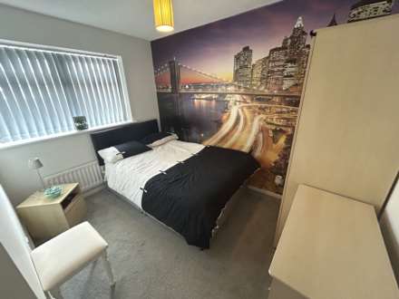 14 Ferndown Avenue, Oldham, OL9 9UR, Image 13