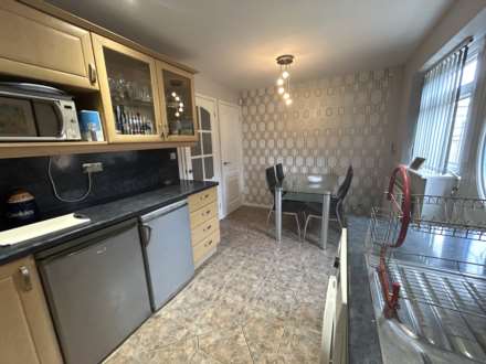 14 Ferndown Avenue, Oldham, OL9 9UR, Image 9